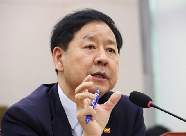 26일 서울 여의도 국회에서 열린 법제사법위원회 전체회의에서 구윤철 부총리 겸 기획재정부 장관이 의원 질의에 답변하고 있다. 연합뉴스