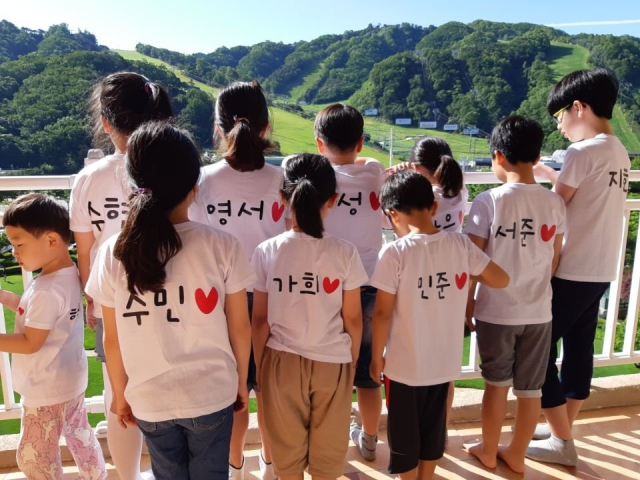 김지하·김창숙 부부는 아이들이 어렸을 때 이웃 다자녀가정들과 바깥 나들이 등을 함께 하며 육아를 즐겁게 했다. 김창숙 씨 제공