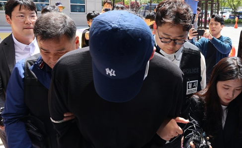 청주 학교서 '무차별 흉기 난동' 6명 다치게 한 고교생 중형