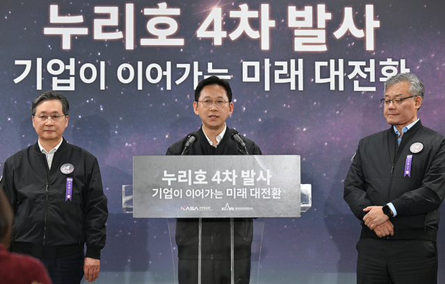 배경훈 과학기술부총리 겸 과학기술정보통신부 장관이 26일 전라남도 고흥 나로우주센터에서 누리호 4차 발사 결과 브리핑을 하고 있다. 연합뉴스