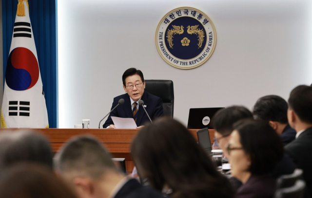 이재명 대통령이 27일 서울 용산 대통령실에서 열린 수석보좌관회의를 주재하고 있다. 연합뉴스