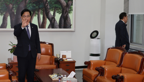 '법사위 국조' 조건부 수용했는데… 野 