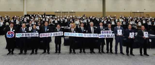 민주평통자문회의 경북지역회의가 지난 27일 출범식을 갖고 2년간의 활동에 들어갔다. 민주평통 경북지역회의 제공