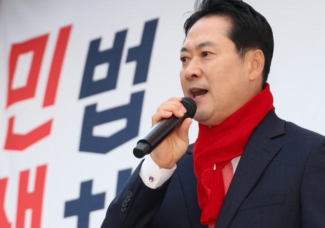 국민의힘 장동혁 대표가 26일 충남 천안종합버스터미널 조각광장에서 열린 