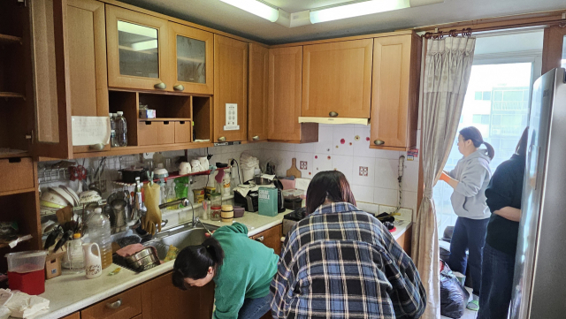 서변숲도서관, 정리수납 재능기부 자원봉사 활동 사진. 행복북구문화재단