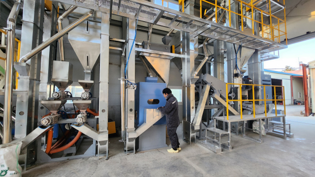 포항 특구에서 시범 운영 중인 잡곡 전용 도정 시설. 내년 2월 정식 가동한다. 경북농업기술원 제공