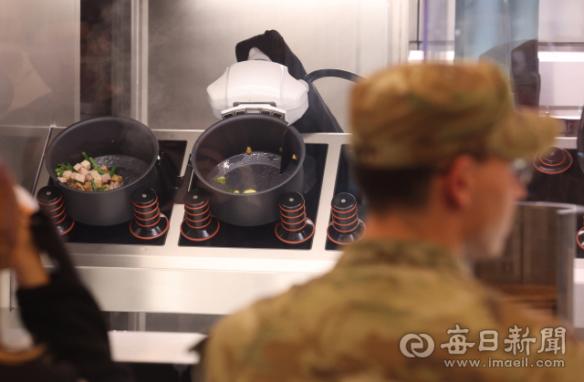 28일 대구 남구 주한미군 제19 지원사령부 캠프 워커 내 설치된 자동화 식당 