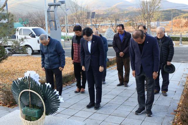 지난 29일 조지연 국민의힘 의원이 경산 박사리 사건 피해 유족들과 함께 추모 행사를 갖고 있다. 조지연 의원실 제공