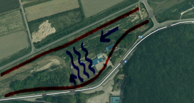 유속을 급격하게 줄일 수 있는 공간 확보를 할 수 있음에도 제방을 쌓은 가계천과 실개천이 만나는 합류부 위성사진. 카카오맵 캡처