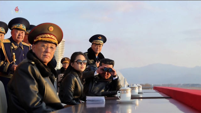 딸 '주애'와 함께한 北김정은 