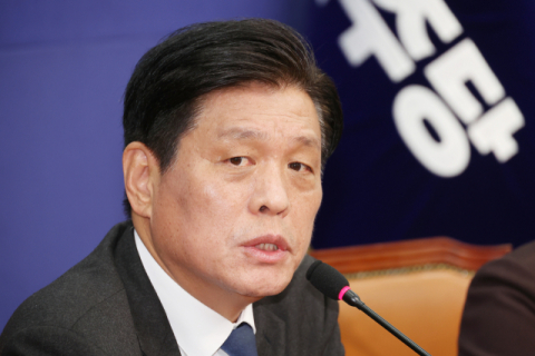 與, 최고위원 3명만 지선 출마 목적 사퇴… '정청래 체제' 그대로 지선 치를 듯