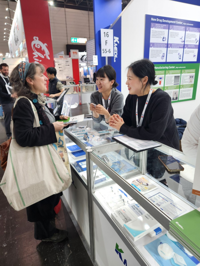 케이메디허브는 지난 17일부터 20일까지 열린 MEDICA 2025에서 국내 의료기기 기업 12곳이 해외시장을 개척할 수 있도록 지원했다.
