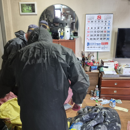 201호에 '눌어붙은 죽음'⋯고독사 알린건 냄새 뿐이었다