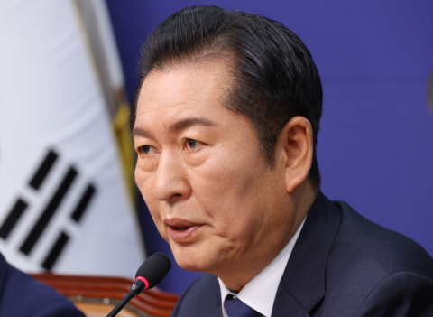 [비상계엄 1년] 좌우 양극단만 바라보는 정치권, 민주주의 퇴행 낳는다