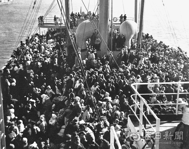 1950년 12월 23일 흥남철수와 함께 시작된 피란민 구출작전에서 화물선 메러디스 빅토리호가 전쟁물자 대신 북한 피란민 1만4천명을 태우고 흥남항을 출항하고 있다. 메러디스 빅토리호는 