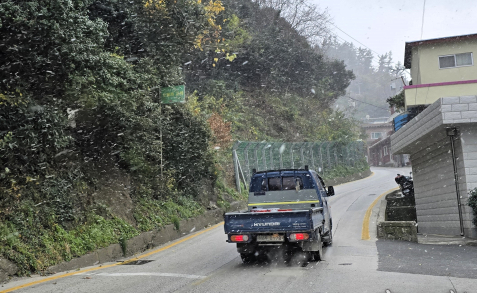 '車도 보행자도 아찔' 울릉 일주도로 '마의 구간' 정비한다