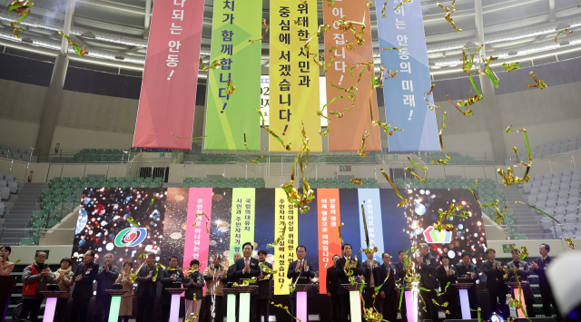 지난 3일 안동시주민자치협의회는 주민자치박람회를 열어 지난 1년간의 활동을 평가하는 자리를 가졌다. 안동시 제공