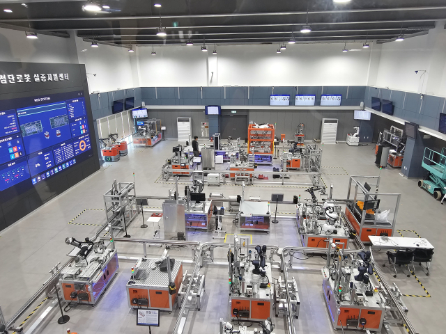 2일 한국로봇산업진흥원 관제실에서 내려다 본 