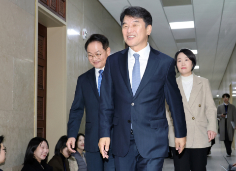 '만사현통' 논란 부른 문진석,이틀 만에 사과…