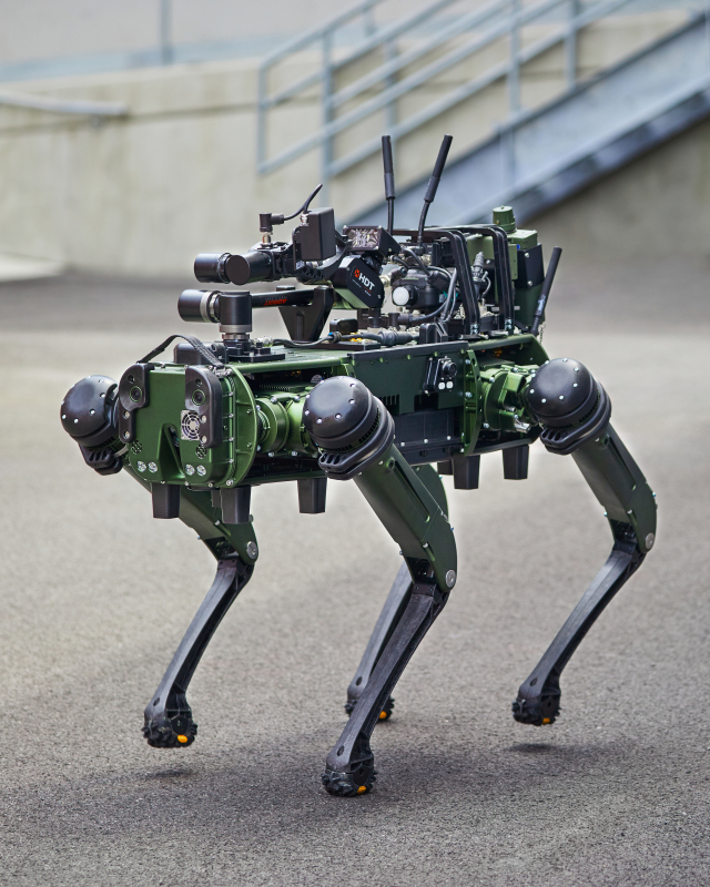 구미 방산기업 KRM이 생산하고 있는 4족 보행 로봇 