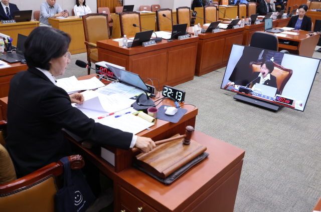 3일 서울 여의도 국회에서 열린 제429회 국회(정기회) 법제사법위원회 제16차 전체회의에서 12·3 계엄 사태와 관련해 윤석열 전 대통령 등이 연루된 내란 사건을 전담 처리하는 