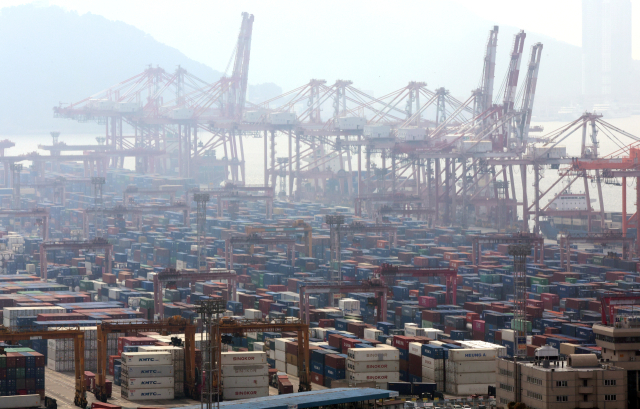 산업통상부의 11월 수출입 동향을 발표에 따르면 1월 수출액은 610억4천만달러로 작년 동월 대비 8.4% 증가했다. 이는 역대 11월 중 최대 수치다. 지난 6월부터 6개월 연속으로 월간 최대 실적을 경신하며 