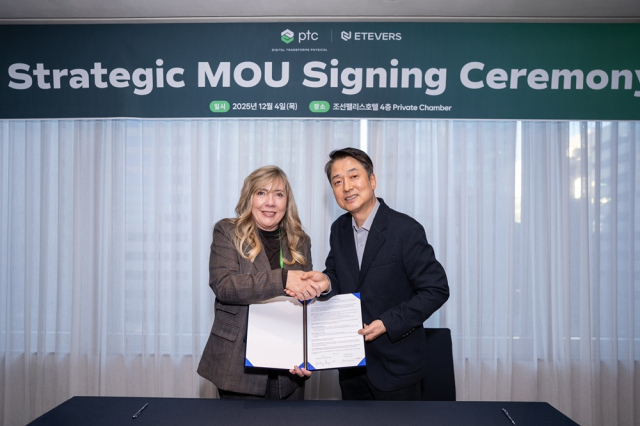 킴벌리 킹(Kimberly King) PTC 최고 파트너 책임자, 김범수 에티버스 대표이사 (사진= 에티버스 제공)