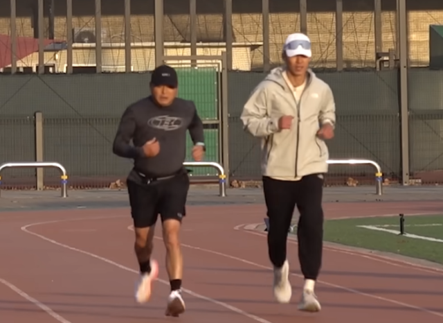 걷기도 힘들던 '난치병' 이봉주 5km 완주했다…