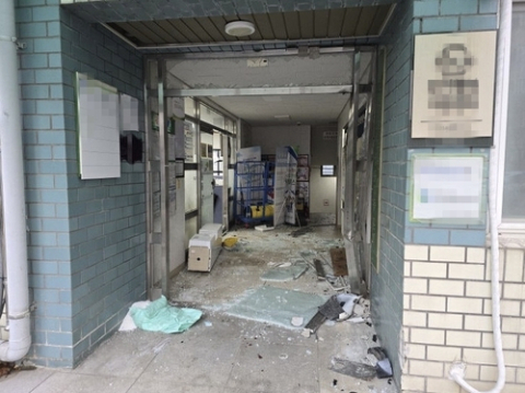 층간소음에 윗집 찾아가 흉기…관리실에 숨자 차로 들이받아