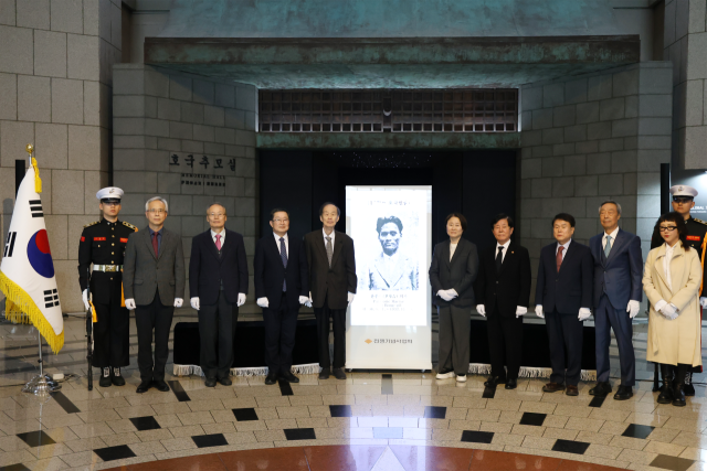 전쟁기념사업회(회장 백승주)는 지난 4일 전쟁기념관 중앙홀에서 12월 호국인물로 선정된 윤봉길 의사(1908.6.21.~1932.12.19.)를 기리는 현양행사를 개최했다. 사업회 제공