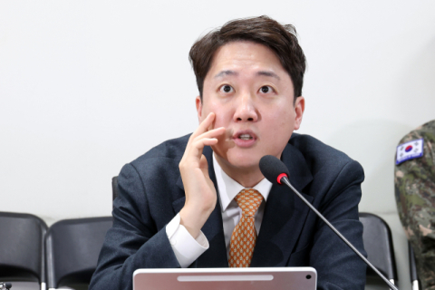 조진웅 은퇴에…이준석 