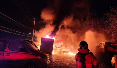 성주 벽진면 공터서 수출용 차량 12대 전소…인명피해는 없어