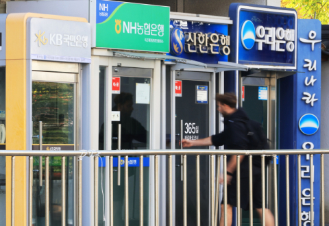 4대금융 올해 첫 '이자수익 역성장'… 순이익은 사상 최대 전망