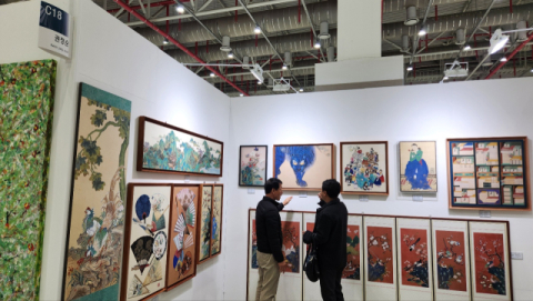 '현대예술에 권정순 작가 민화까지'…구미아트페어 인기 속 진행