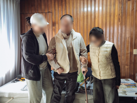 [이웃사랑]뇌출혈로 쓰러진 남편 간호…셋방에 갇혀 살아