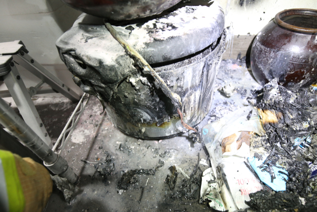 가정용 분말소화기로 조기 진압된 화재 현장. 영주소방서 제공