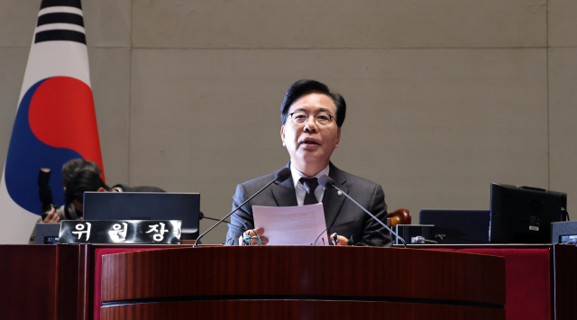 국민의힘 송언석 원내대표가 8일 국회에서 열린 의원총회 및 이재명 정권 독재악법 국민고발회에서 모두발언을 하고 있다. 연합뉴스