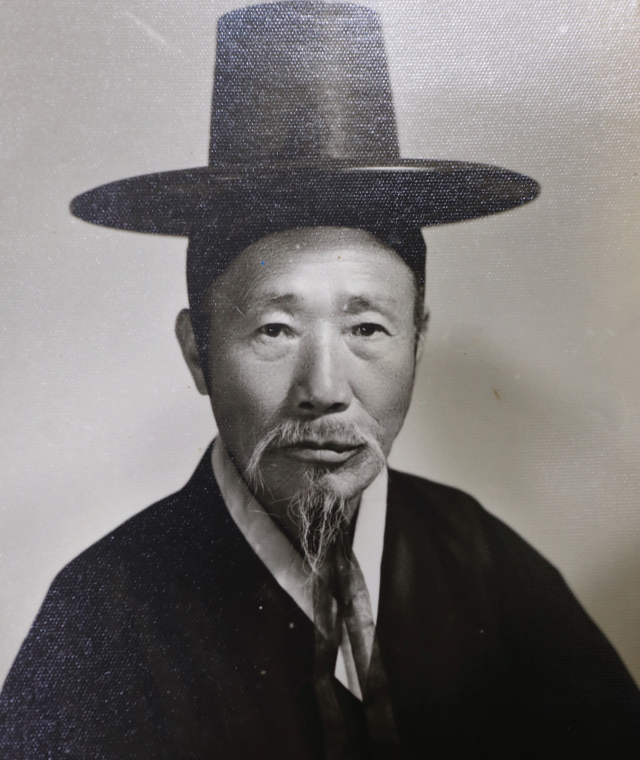 영주 아치나리 아랫마을 연동골에는 우리나라 5대 국필로 알려진 석당 김종호 선생이 거주하셨다. 경북개발공사 제공