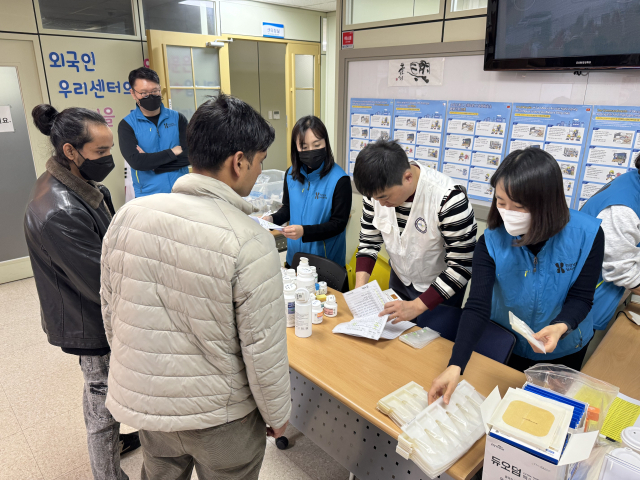 대구시의사회가 7일 외국인 근로자를 대상으로 진료 봉사를 진행했다.