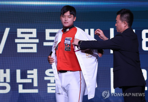 '전체 1순위' 야구선수 박준현, 