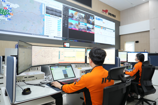 119종합상황실이 27년만에 북구를 벗어나 대구소방안전본부로 완전히 이전을 마쳤다. 사진은 새 공간에 마련된 119종합상황실. 대구소방안전본부 제공