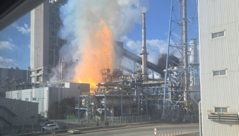 태안화력발전소 '펑' 폭발음과 불…작업자 2명 병원 이송