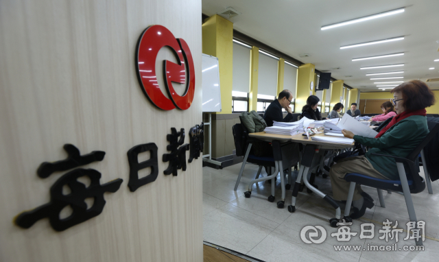 9일 대구 중구 매일신문사 대회의실에서 심사위원들이 