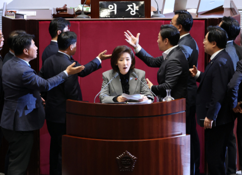 국민의힘 모든 법안 필리버스터 돌입, 첫 주자 나경원 의원