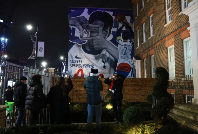 영국 런던 토트넘 하이로드 한 건물에 그려진 손흥민 벽화. 연합뉴스