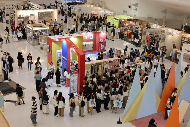 지난 10월에 열린 서울 DDP디자인페어에서 뚜누 부스 앞이 방문객들로 북적이고 있다. 뚜누 제공