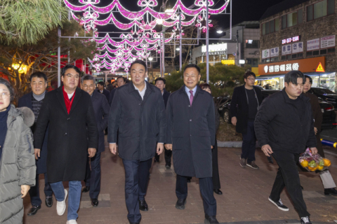 경북 칠곡군…2025 럭키칠곡 크리스마스 마켓 개장 