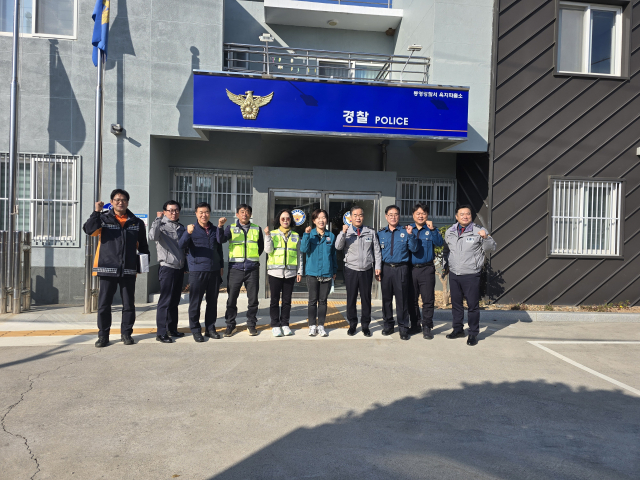 김종철 경남경찰청장이 통영 도서지역 치안현장 방문해 일선 경철들을 격려하고 있다.
