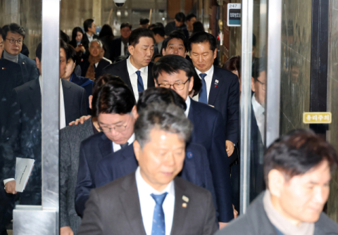 갈수록 '누더기' 되는 민주당 사법개혁안…법조계 