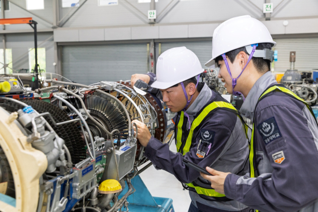 경운대학교 항공기술교육원에서 학생들이 실습을 하고 있다. 경운대 제공